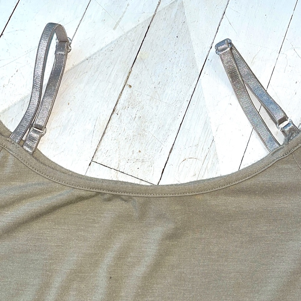 Cold shoulder top - Picture 2 of 4